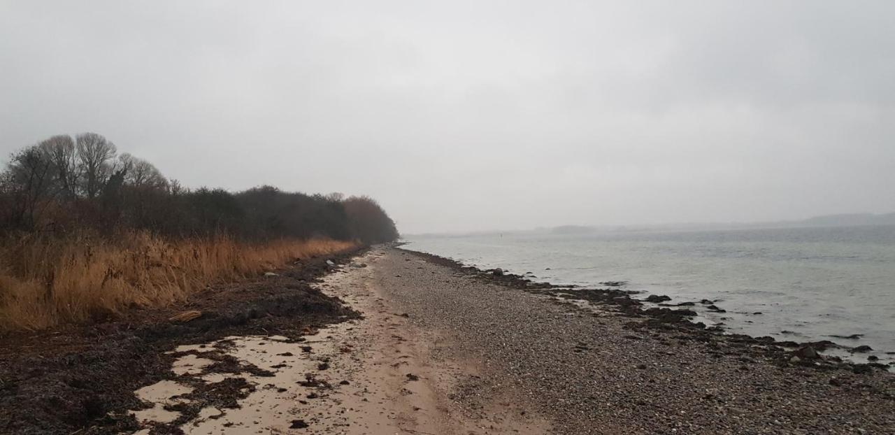 Gemuetliche Ferienunterkunft Direkt Am Meer Holnis Exterior foto